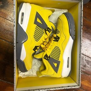 Air Jordan 4 retro size 6y